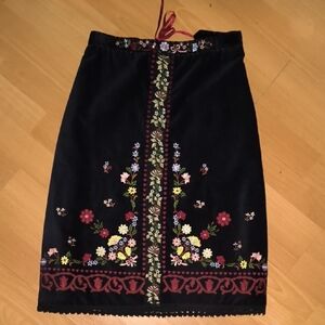 Sleeping On Snow | 100% Cotton Elegant Black Floral Pencil Skirt